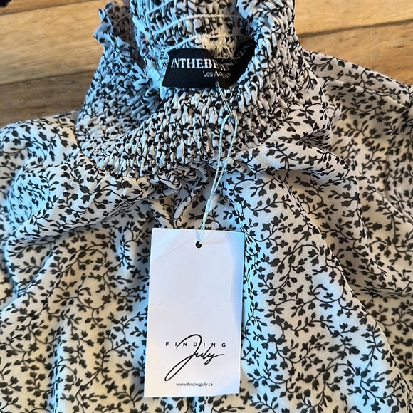 Finding July, size medium, long sleeve, summer dress - Picture 2 of 2